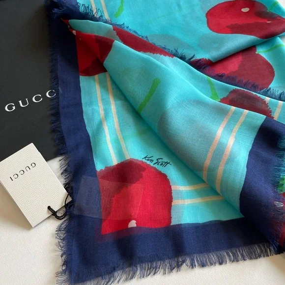 AUTHENTIC NWT GUCCI SHAWL / SCARF - Picture 4 of 13
